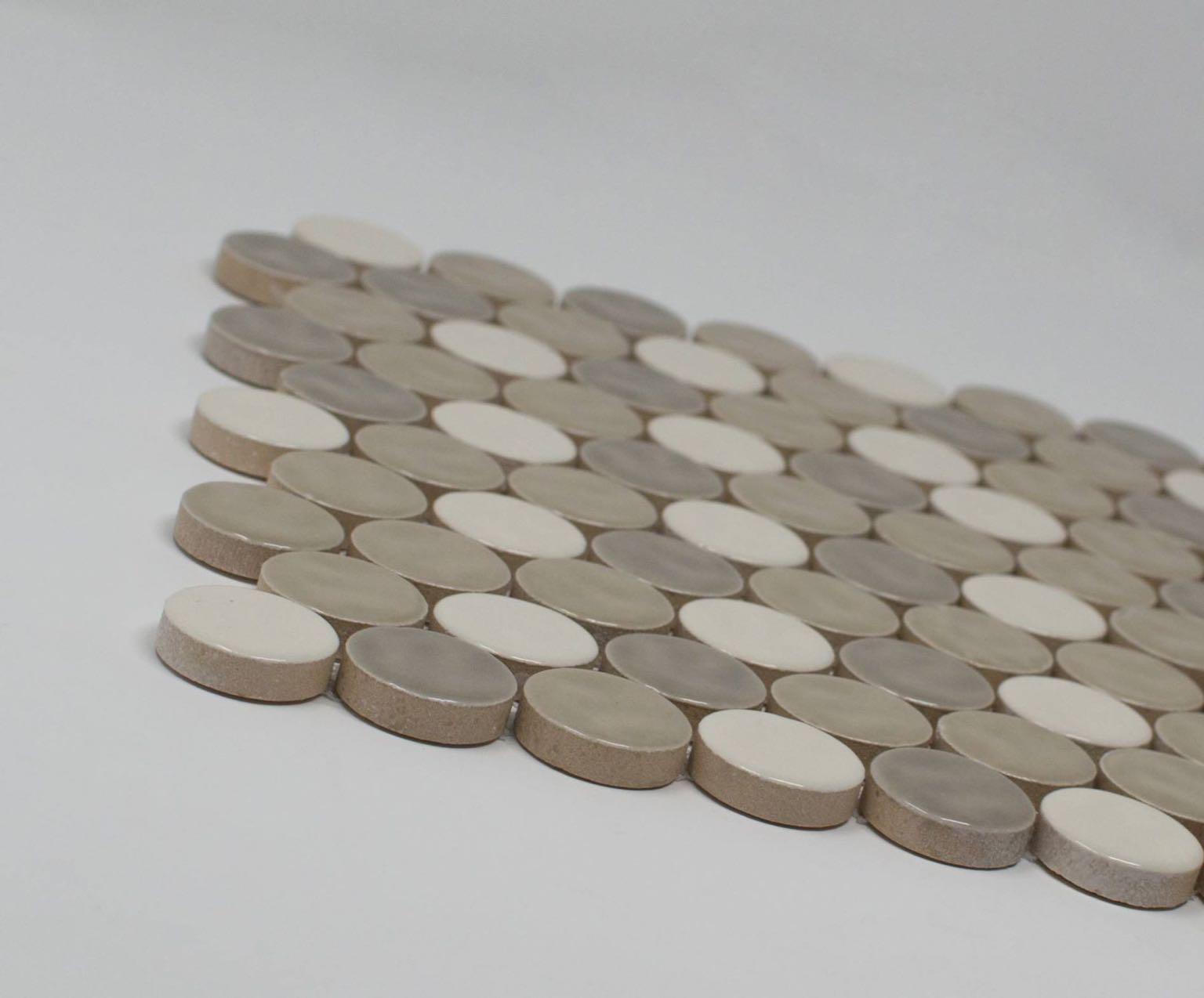 White Body Ceramic Royal Flax Penny Rounds